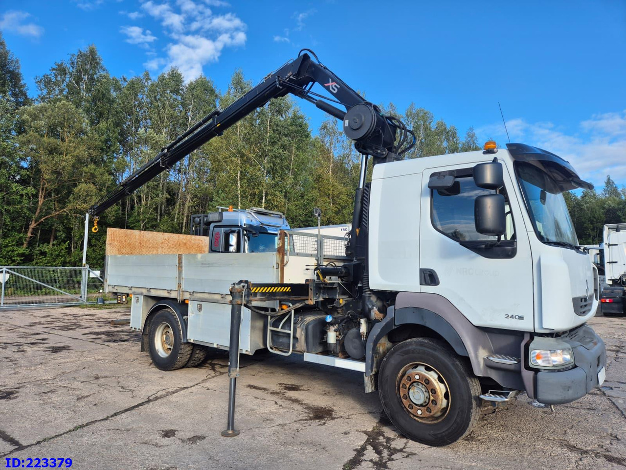 RENAULT Midlum 240.16 4x4 + HIAB 122 E-3 HIDUO - Platós teherautó: 4 kép. RENAULT Midlum 240.16 4x4 + HIAB 122 E-3 HIDUO - Platós teherautó: 4 kép.