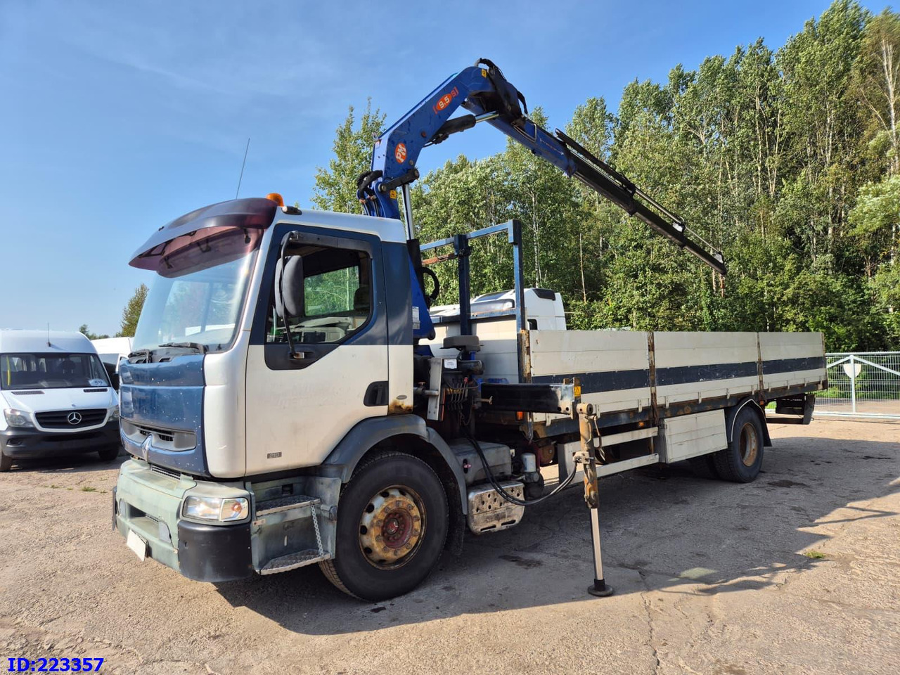 RENAULT Premium 210 4x2 Crane PM - Rönkszállító teherautó: 1 kép. RENAULT Premium 210 4x2 Crane PM - Rönkszállító teherautó: 1 kép.