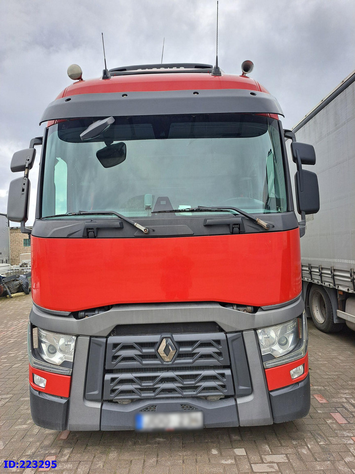RENAULT T 6x2 Euro 6 Refrigerated + Carrier Supra - Hűtős teherautó: 2 kép. RENAULT T 6x2 Euro 6 Refrigerated + Carrier Supra - Hűtős teherautó: 2 kép.