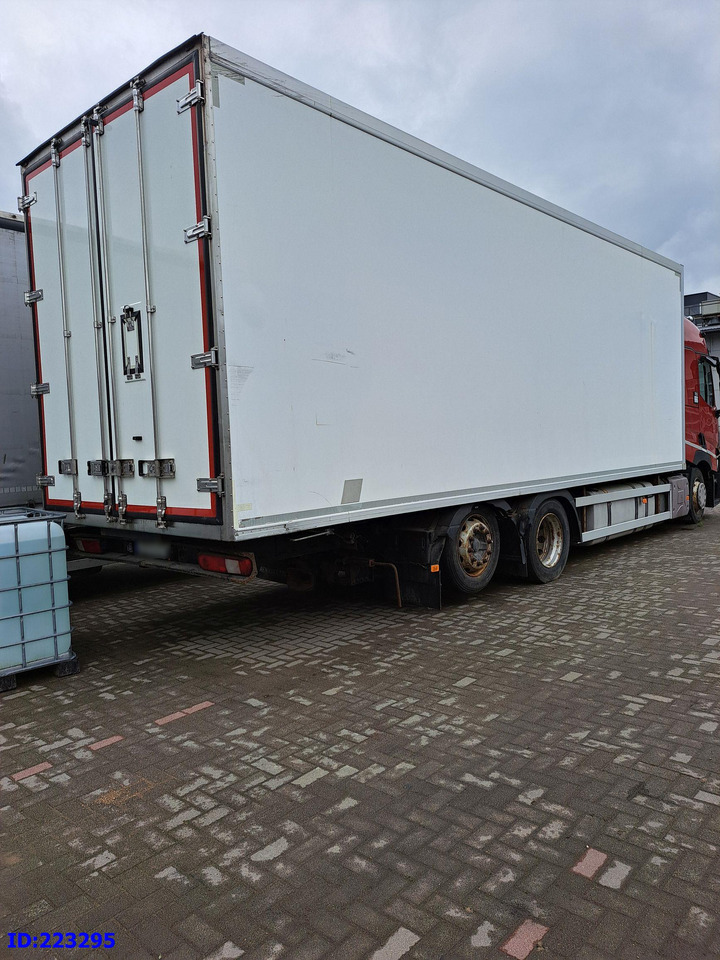 RENAULT T 6x2 Euro 6 Refrigerated + Carrier Supra - Hűtős teherautó: 5 kép. RENAULT T 6x2 Euro 6 Refrigerated + Carrier Supra - Hűtős teherautó: 5 kép.