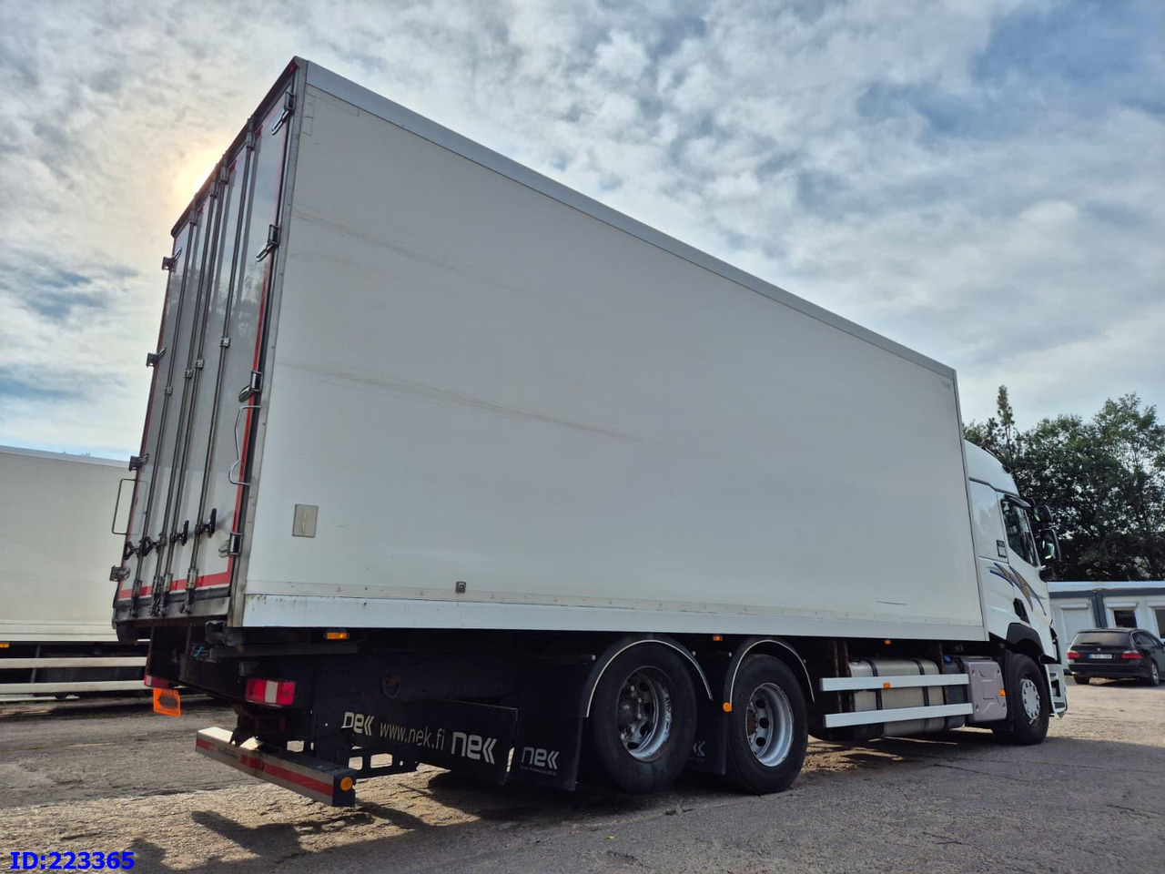 RENAULT T520 6x2 Euro 6 (Box 7.82m) - Dobozos felépítményű teherautó: 5 kép. RENAULT T520 6x2 Euro 6 (Box 7.82m) - Dobozos felépítményű teherautó: 5 kép.
