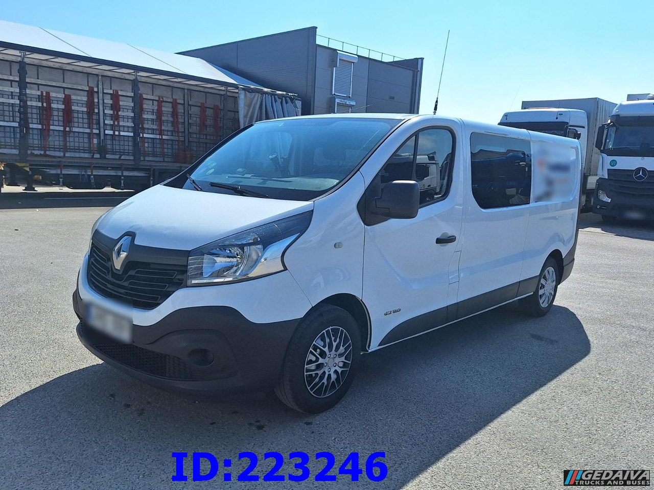 RENAULT Trafic Euro6 - Duplakabinos kisteherautó: 1 kép. RENAULT Trafic Euro6 - Duplakabinos kisteherautó: 1 kép.