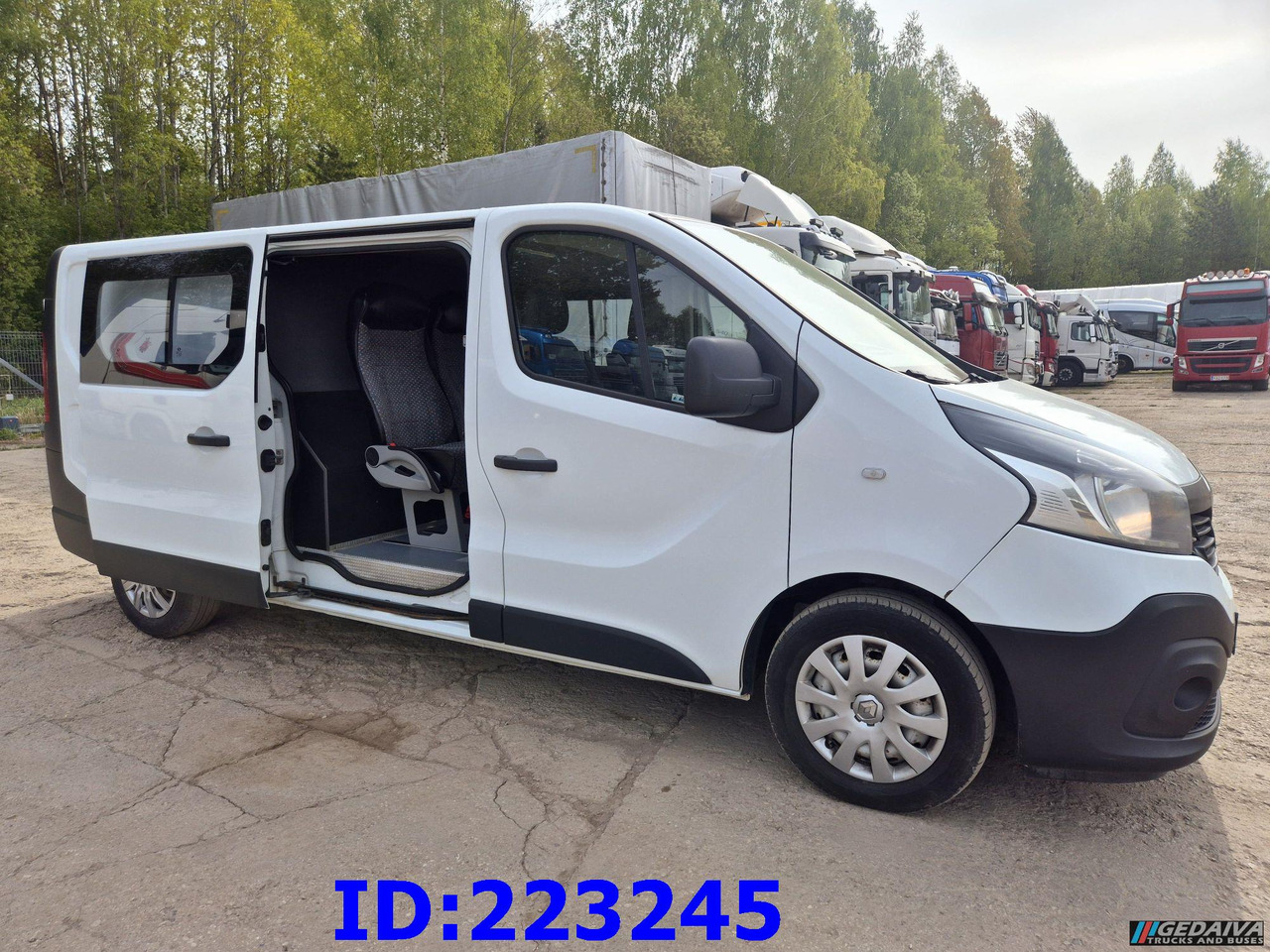 RENAULT Trafic Euro6 - Duplakabinos kisteherautó: 5 kép. RENAULT Trafic Euro6 - Duplakabinos kisteherautó: 5 kép.