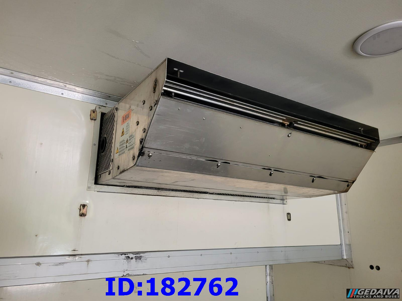THERMO KING TS-500e - Hűtőegység: 2 kép. THERMO KING TS-500e - Hűtőegység: 2 kép.