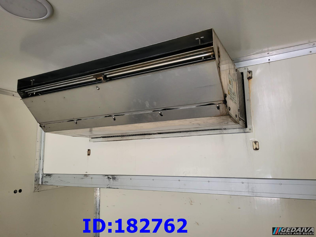 THERMO KING TS-500e - Hűtőegység: 4 kép. THERMO KING TS-500e - Hűtőegység: 4 kép.
