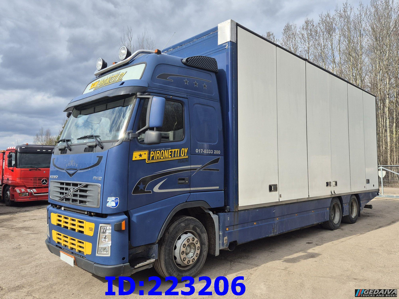 VOLVO FH12 420HP 6x2 - Hőszigetelt teherautó: 1 kép. VOLVO FH12 420HP 6x2 - Hőszigetelt teherautó: 1 kép.