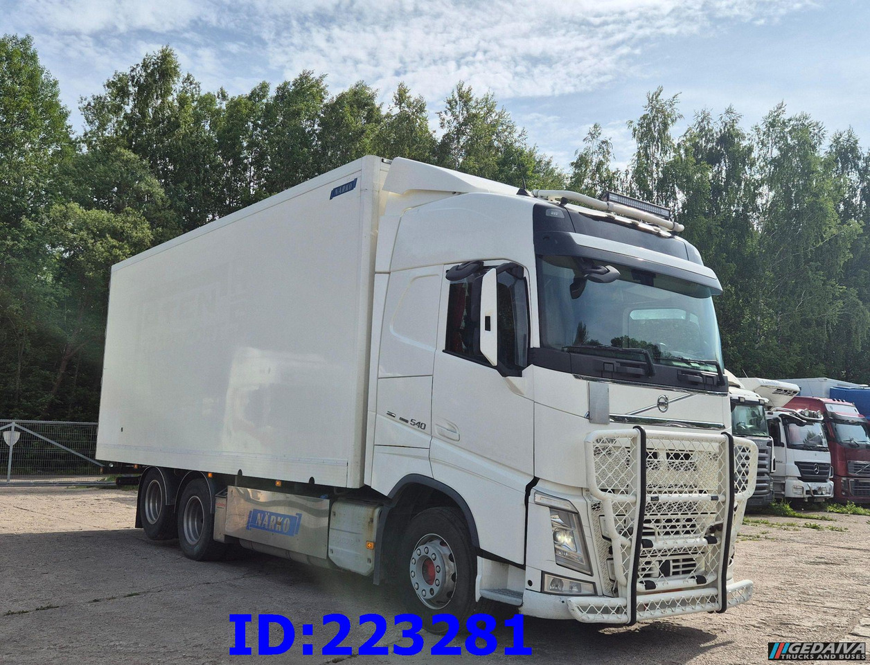 VOLVO FH13 540HP 6x2 (10 tyre) Euro6 - Hőszigetelt teherautó: 4 kép. VOLVO FH13 540HP 6x2 (10 tyre) Euro6 - Hőszigetelt teherautó: 4 kép.