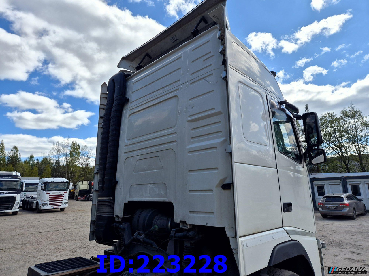 VOLVO FH13 540HP 8X4 Euro5 - Alvaz teherautó: 5 kép. VOLVO FH13 540HP 8X4 Euro5 - Alvaz teherautó: 5 kép.