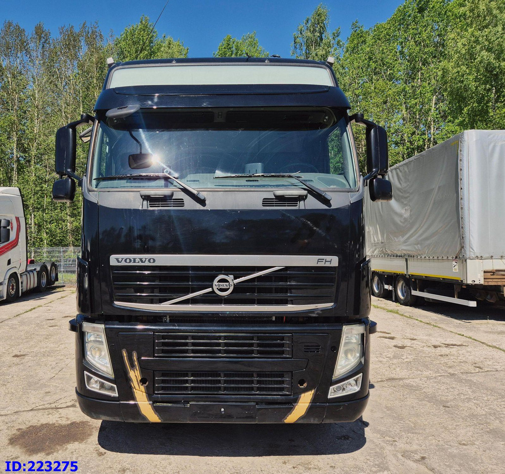 VOLVO FH13 540HP 8X4 (Steering axle) RETARDER - Alvaz teherautó: 2 kép. VOLVO FH13 540HP 8X4 (Steering axle) RETARDER - Alvaz teherautó: 2 kép.