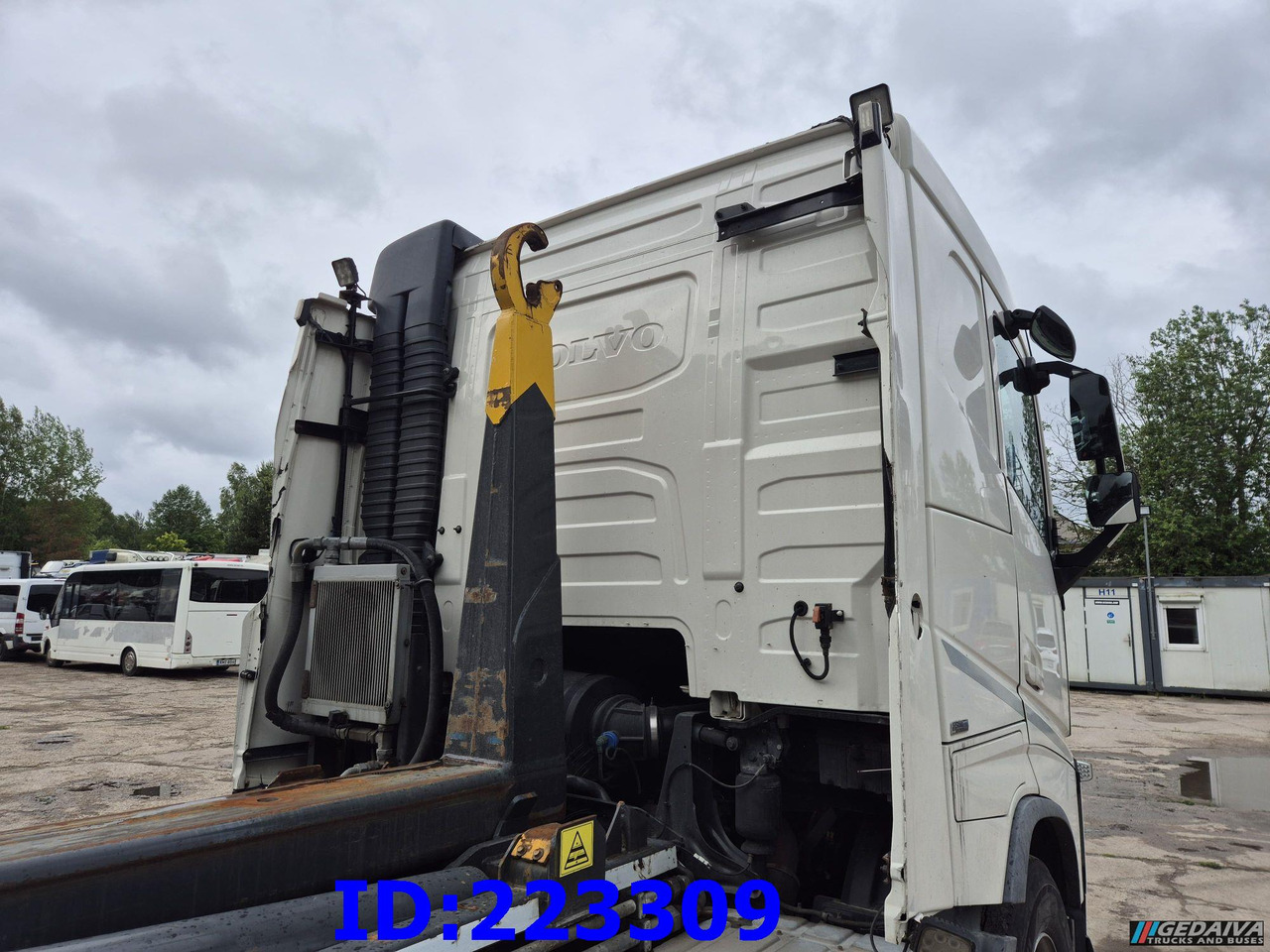 VOLVO FH13 540HP 8x2 Hook lift (2axles steering - 2 axles lifting) - Horgos rakodó teherautó: 5 kép. VOLVO FH13 540HP 8x2 Hook lift (2axles steering - 2 axles lifting) - Horgos rakodó teherautó: 5 kép.