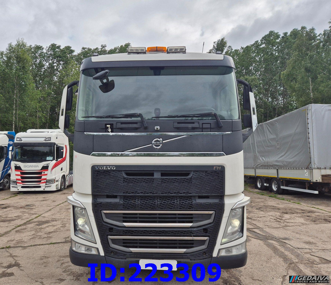 VOLVO FH13 540HP 8x2 Hook lift (2axles steering - 2 axles lifting) - Horgos rakodó teherautó: 2 kép. VOLVO FH13 540HP 8x2 Hook lift (2axles steering - 2 axles lifting) - Horgos rakodó teherautó: 2 kép.
