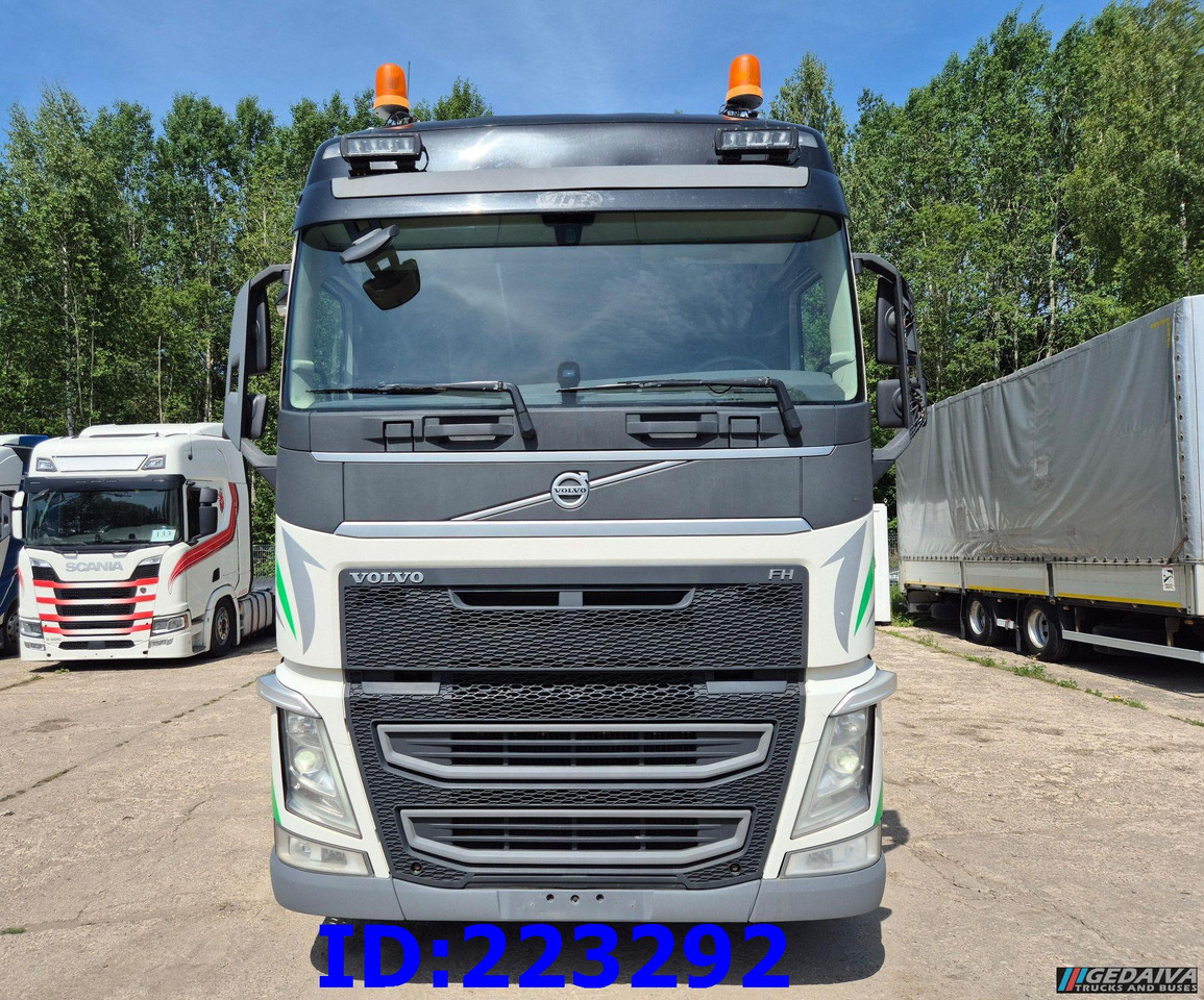 VOLVO FH13 540HP 8x4 Steering axle - Hőszigetelt teherautó: 2 kép. VOLVO FH13 540HP 8x4 Steering axle - Hőszigetelt teherautó: 2 kép.