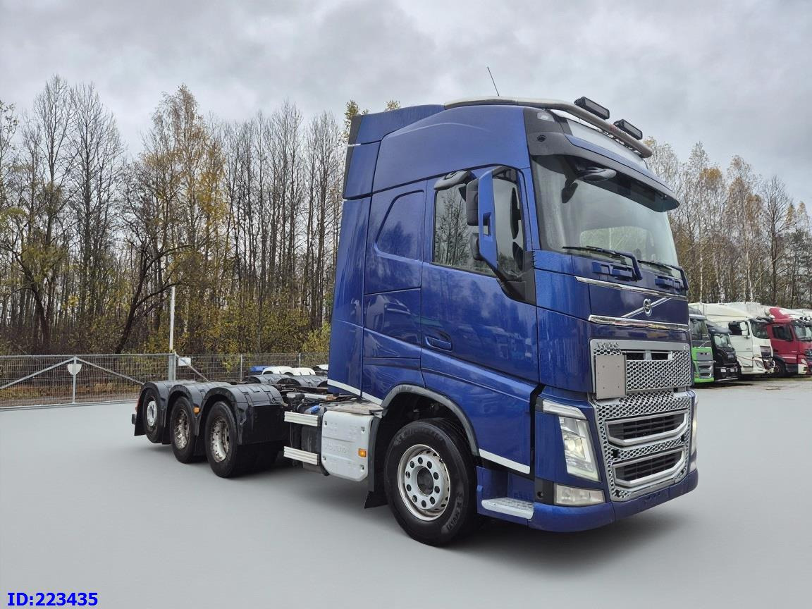 VOLVO FH13 540HP 8x4 (steering axle) - Alvaz teherautó: 4 kép. VOLVO FH13 540HP 8x4 (steering axle) - Alvaz teherautó: 4 kép.