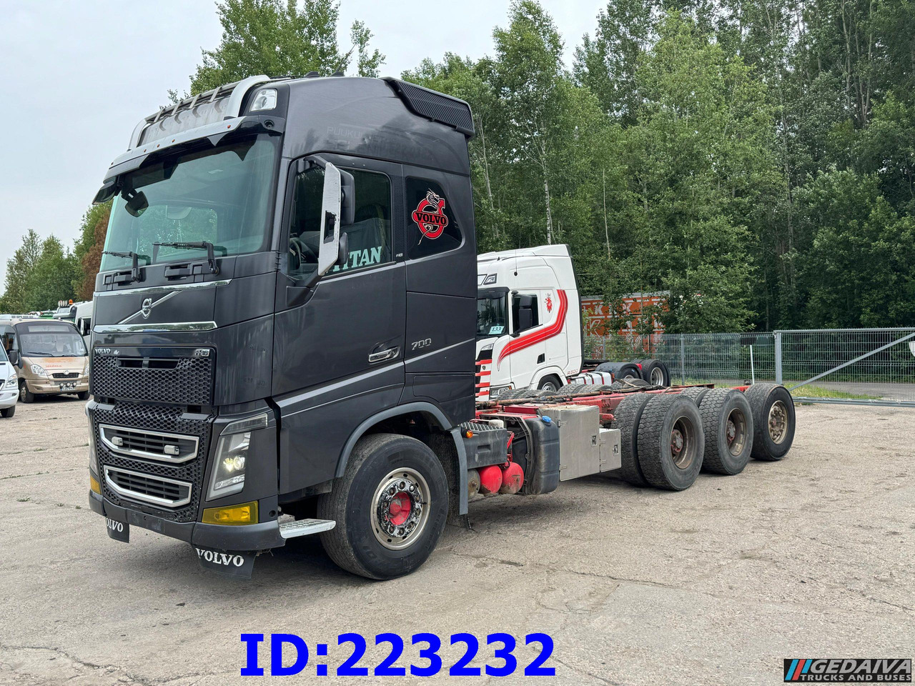 VOLVO FH16 700HP 8X4 Big Axles - Rönkszállító teherautó: 1 kép. VOLVO FH16 700HP 8X4 Big Axles - Rönkszállító teherautó: 1 kép.