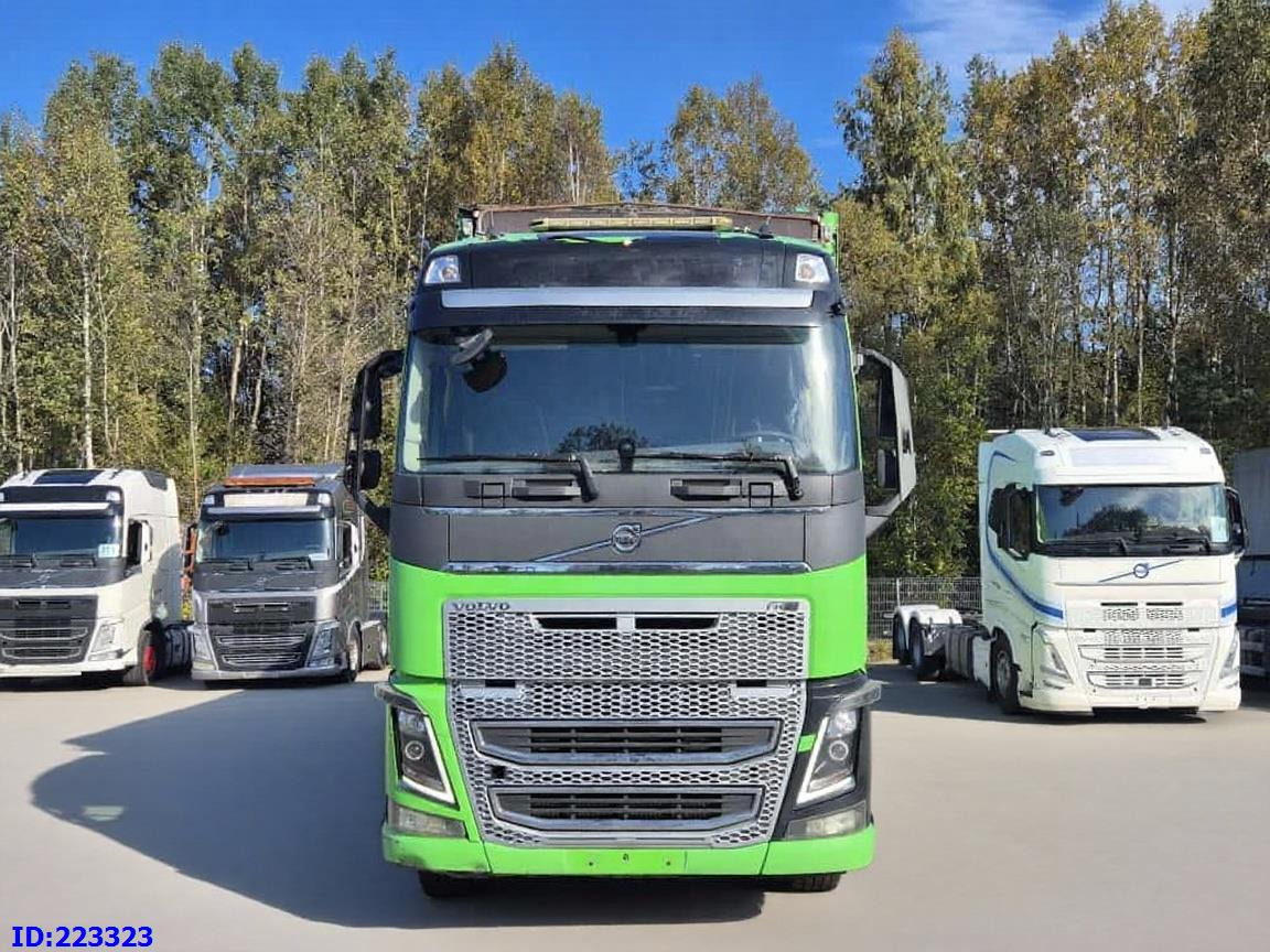 VOLVO FH16 750HP - 8x4 -Big Axles - Dobozos felépítményű teherautó: 2 kép. VOLVO FH16 750HP - 8x4 -Big Axles - Dobozos felépítményű teherautó: 2 kép.