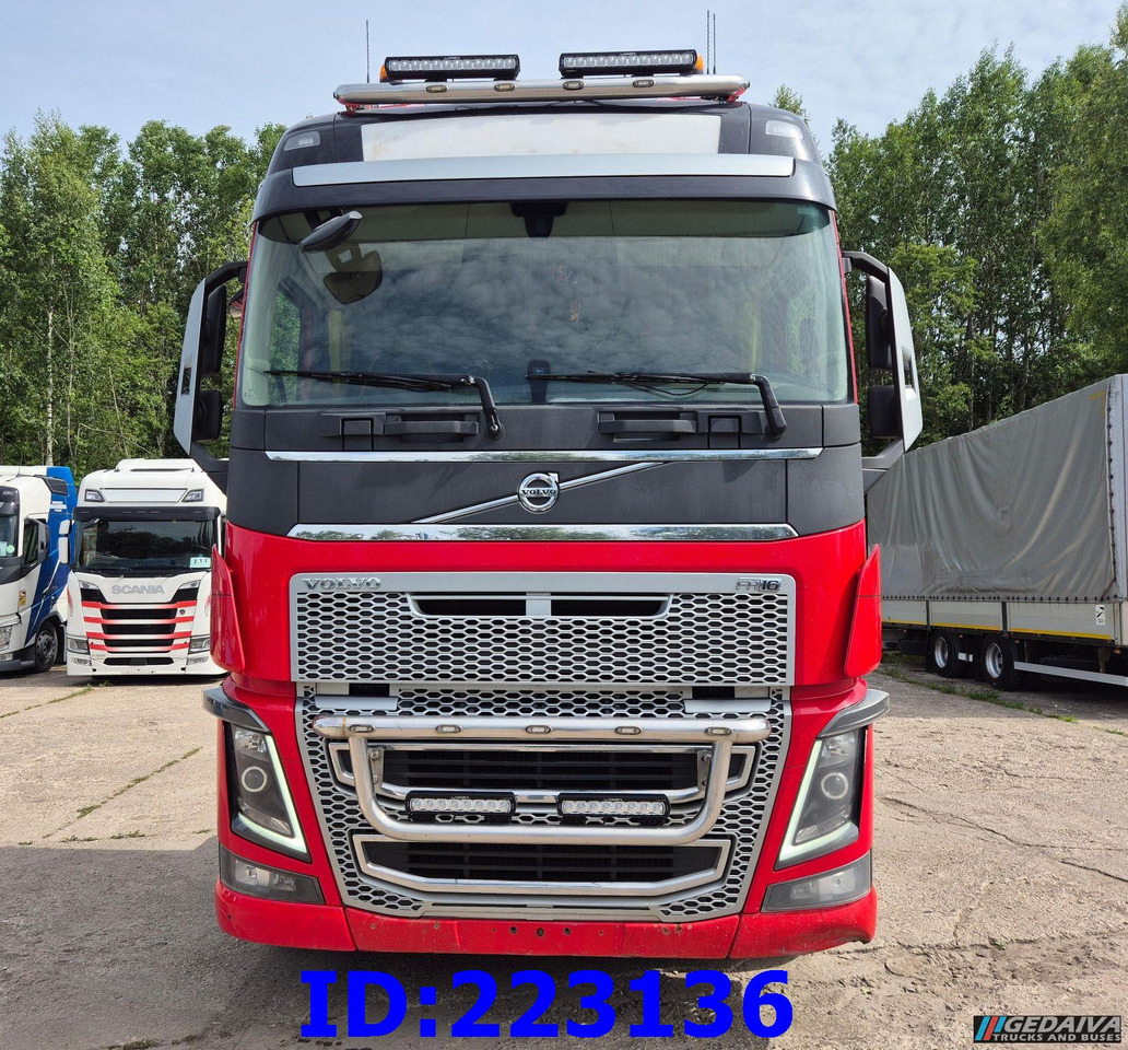 VOLVO FH16 750HP - 8x4 -Big Axles - Rönkszállító teherautó: 2 kép. VOLVO FH16 750HP - 8x4 -Big Axles - Rönkszállító teherautó: 2 kép.