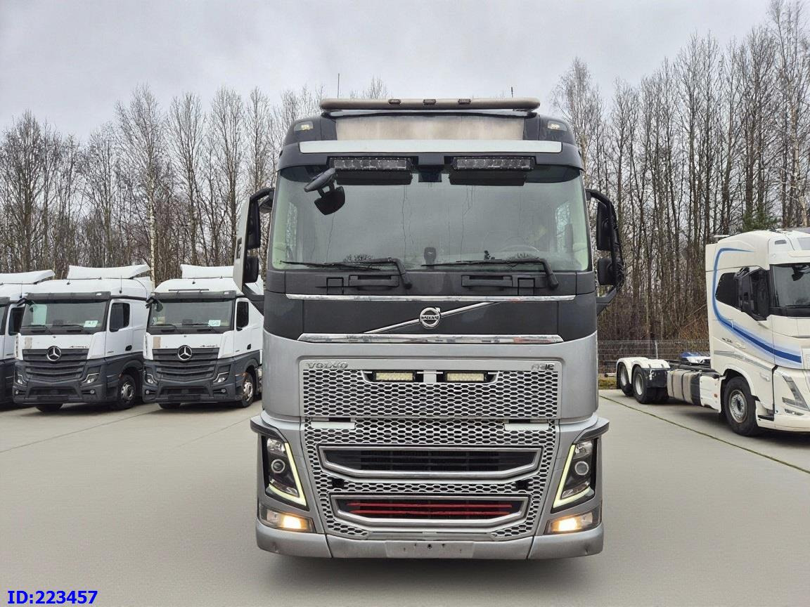 VOLVO FH16 750HP 8x4 Big axles - Rönkszállító teherautó: 2 kép. VOLVO FH16 750HP 8x4 Big axles - Rönkszállító teherautó: 2 kép.