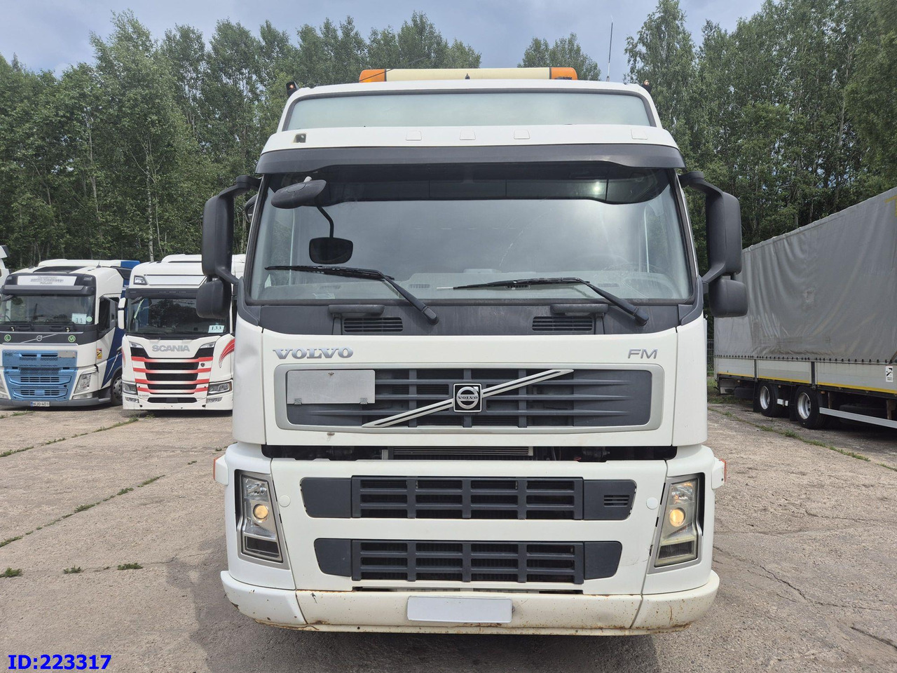 VOLVO FM13 480HP 8x4 (Big axle) - Billenőplatós teherautó: 2 kép. VOLVO FM13 480HP 8x4 (Big axle) - Billenőplatós teherautó: 2 kép.