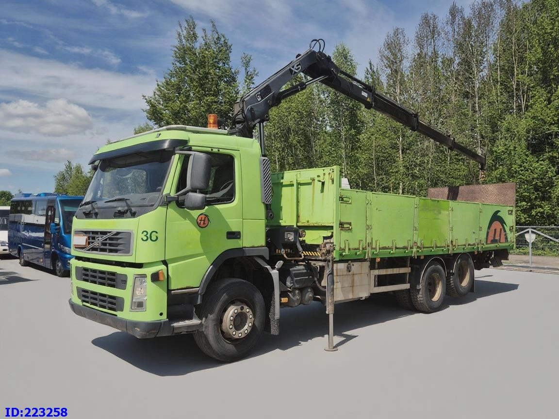 VOLVO FM9 300HP 6x2 + HIAB 144B -3 CL - Platós teherautó: 1 kép. VOLVO FM9 300HP 6x2 + HIAB 144B -3 CL - Platós teherautó: 1 kép.