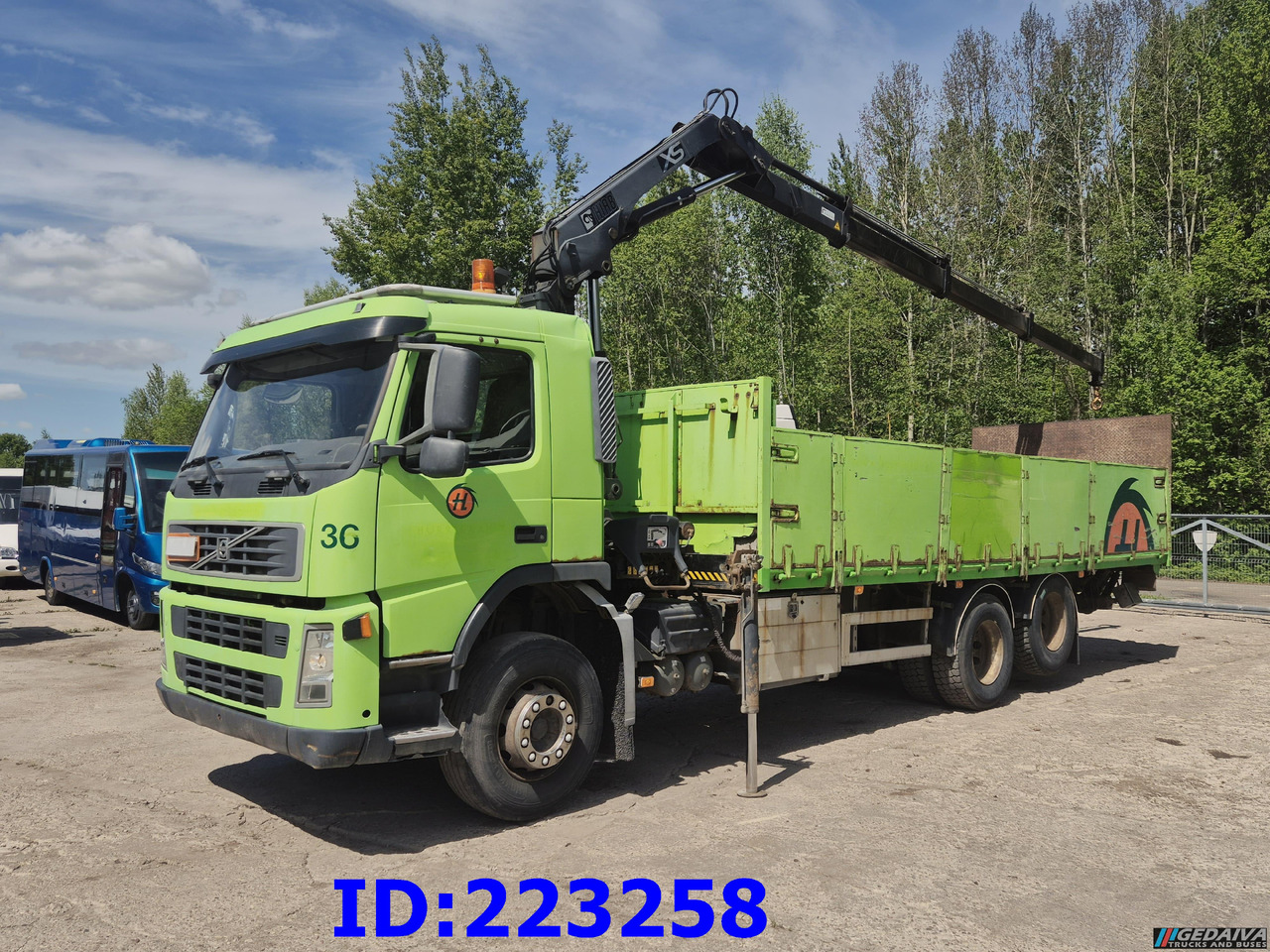 VOLVO FM9 300HP 6x2 + HIAB 144B -3 CL - Platós teherautó: 1 kép. VOLVO FM9 300HP 6x2 + HIAB 144B -3 CL - Platós teherautó: 1 kép.