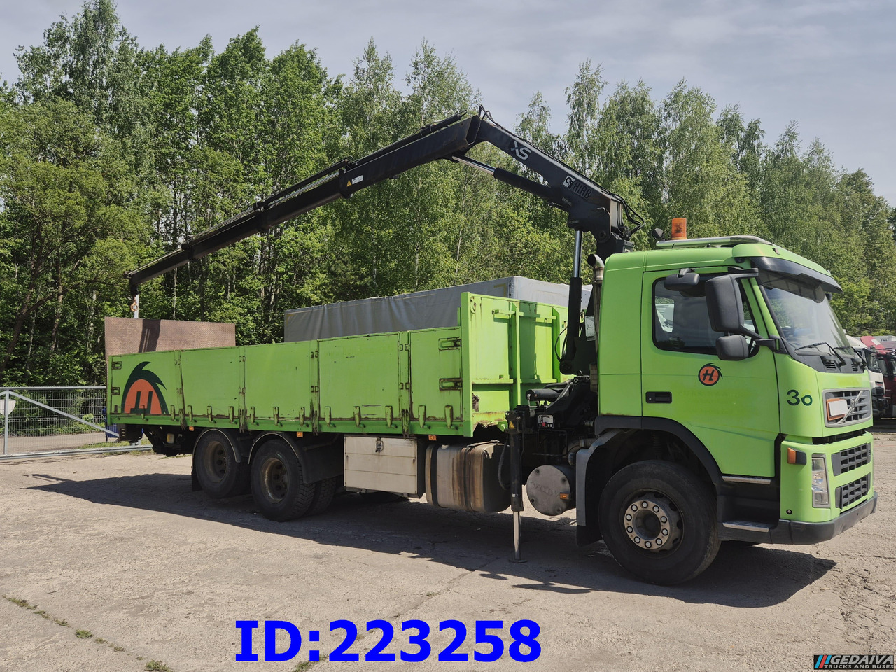 VOLVO FM9 300HP 6x2 + HIAB 144B -3 CL - Platós teherautó: 3 kép. VOLVO FM9 300HP 6x2 + HIAB 144B -3 CL - Platós teherautó: 3 kép.