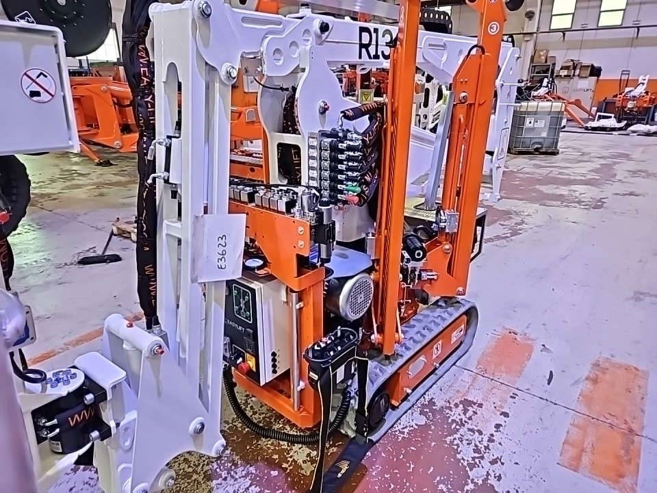 EasyLift R130 - Személyemelő: 3 kép. EasyLift R130 - Személyemelő: 3 kép.
