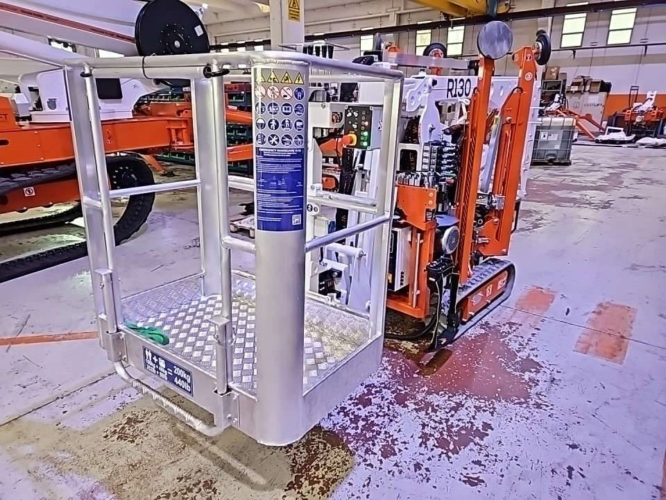 EasyLift R130 - Személyemelő: 4 kép. EasyLift R130 - Személyemelő: 4 kép.