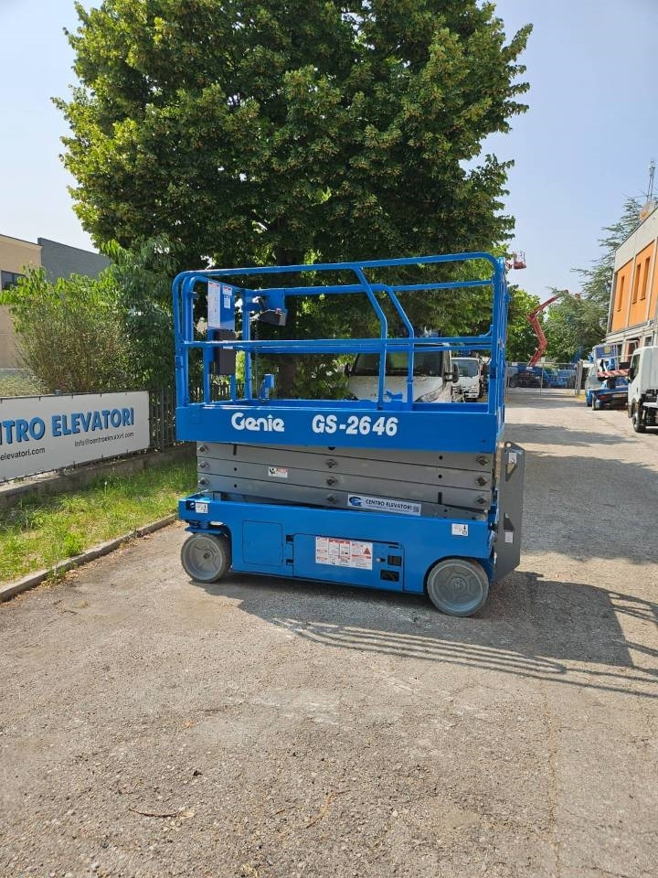 Genie GS 2646 - Ollós emelő: 3 kép. Genie GS 2646 - Ollós emelő: 3 kép.