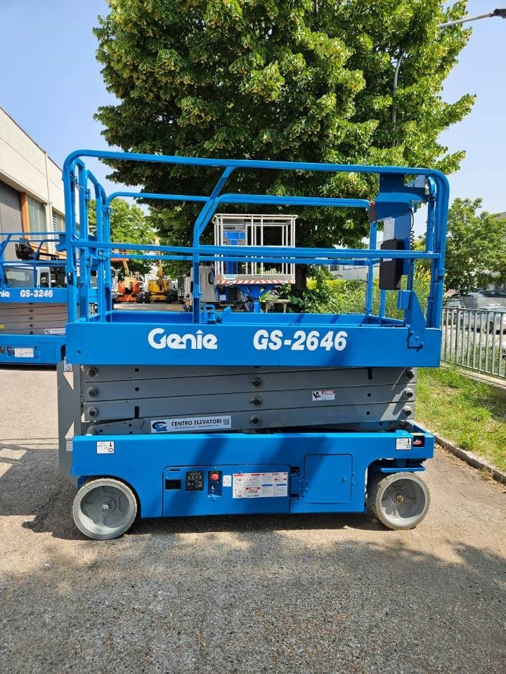 Genie GS 2646 - Ollós emelő: 1 kép. Genie GS 2646 - Ollós emelő: 1 kép.