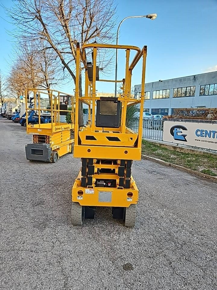 Haulotte Compact 10 N - Ollós emelő: 2 kép. Haulotte Compact 10 N - Ollós emelő: 2 kép.