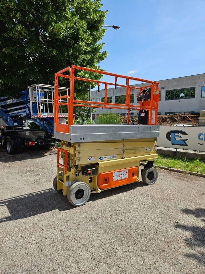 JLG 2630 ES - Ollós emelő: 1 kép. JLG 2630 ES - Ollós emelő: 1 kép.