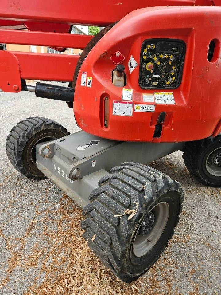 JLG 450 AJ - Személyemelő: 3 kép. JLG 450 AJ - Személyemelő: 3 kép.