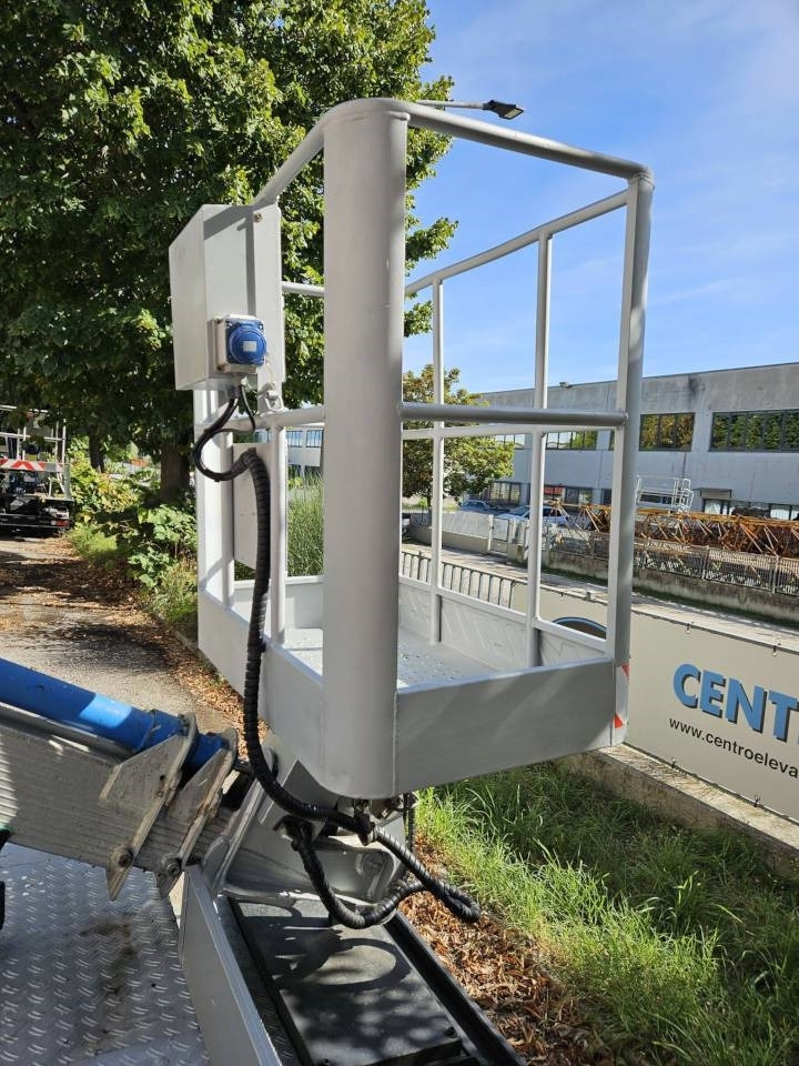 Multitel ALU 145 - Emelőkosaras teherautó: 4 kép. Multitel ALU 145 - Emelőkosaras teherautó: 4 kép.