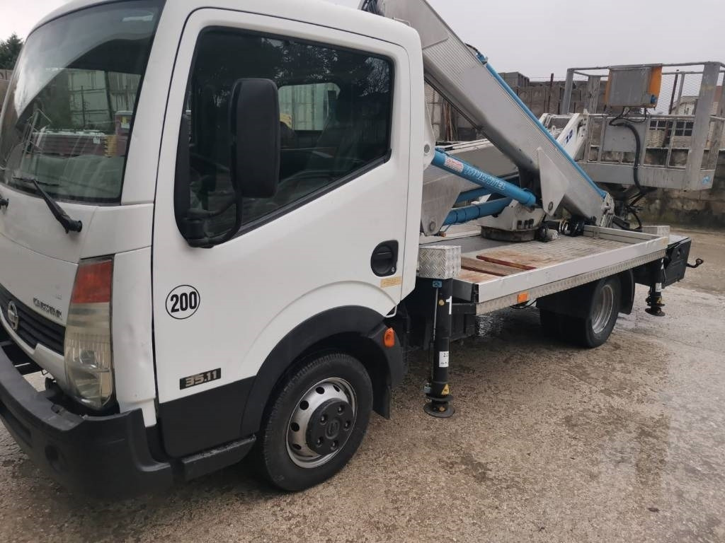 Multitel MX 200 - Emelőkosaras teherautó: 4 kép. Multitel MX 200 - Emelőkosaras teherautó: 4 kép.