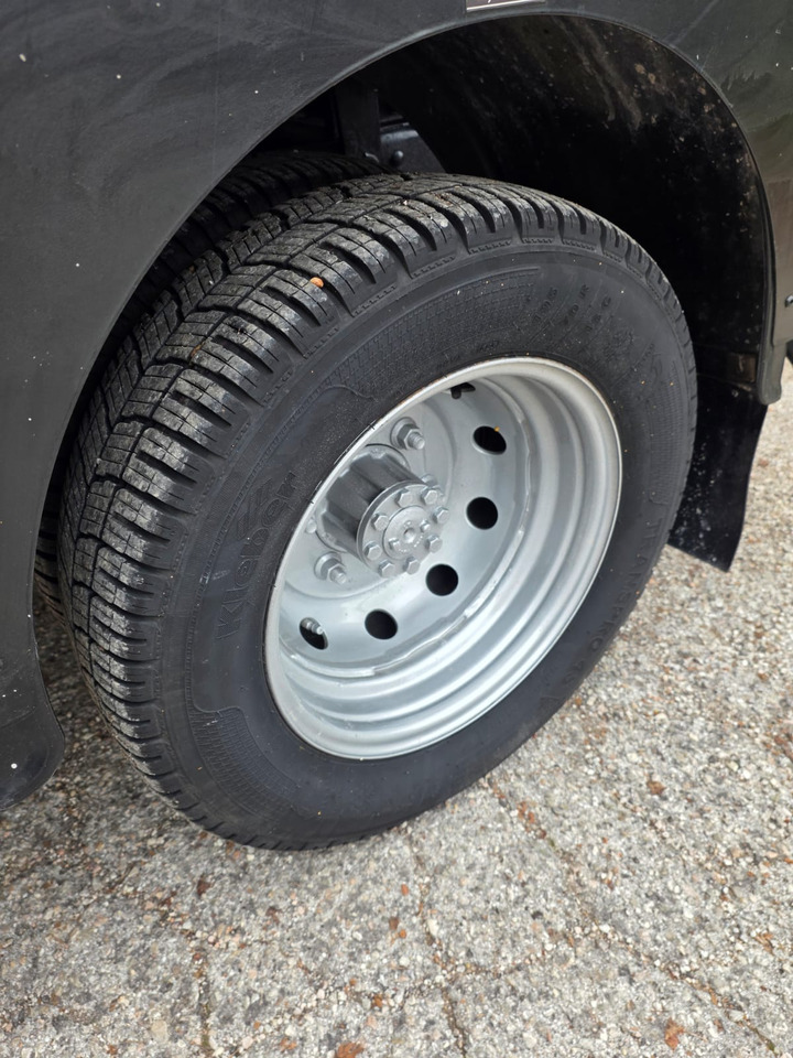 PALFINGER P 200 A - Emelőkosaras teherautó: 3 kép. PALFINGER P 200 A - Emelőkosaras teherautó: 3 kép.