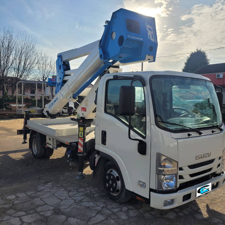 SOCAGE 20D - Emelőkosaras teherautó: 1 kép. SOCAGE 20D - Emelőkosaras teherautó: 1 kép.