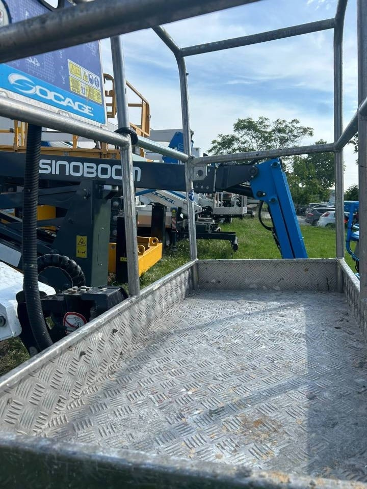 Socage 20D - Emelőkosaras teherautó: 3 kép. Socage 20D - Emelőkosaras teherautó: 3 kép.