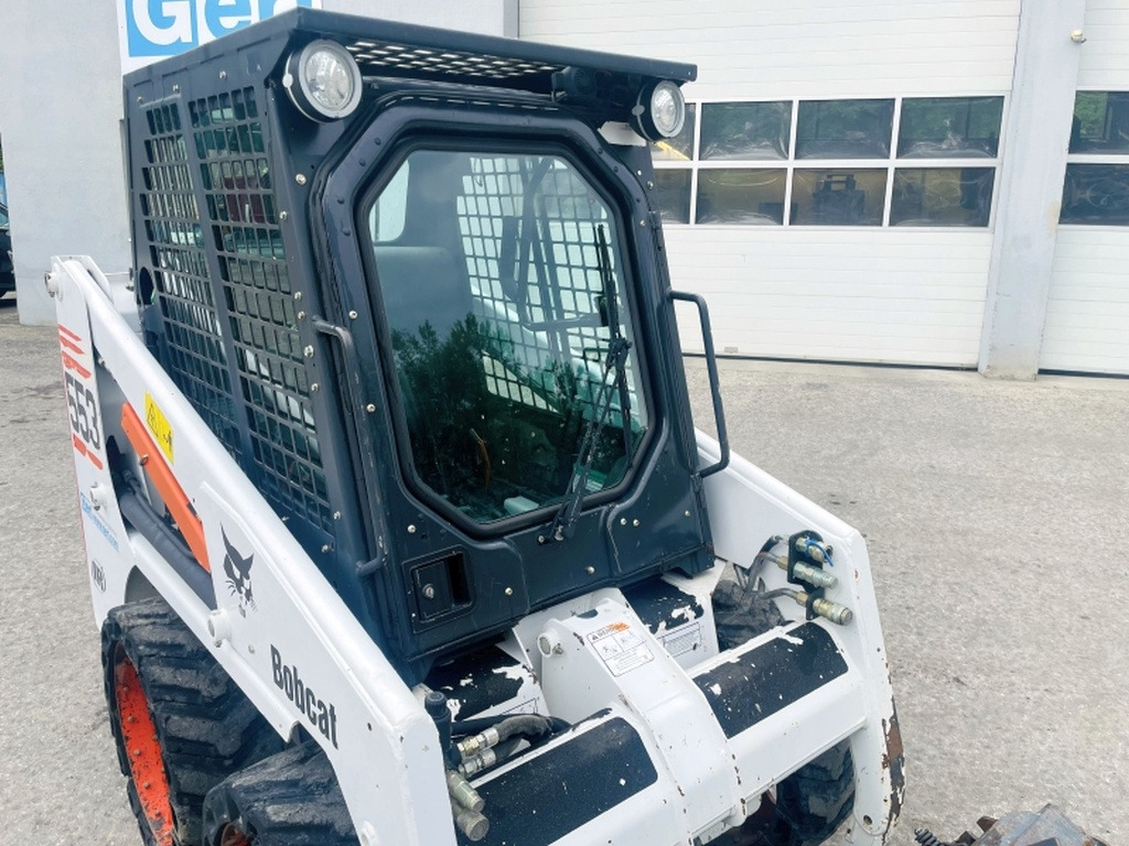 Bobcat 553 (3998) - Mini homlokrakodó: 5 kép. Bobcat 553 (3998) - Mini homlokrakodó: 5 kép.