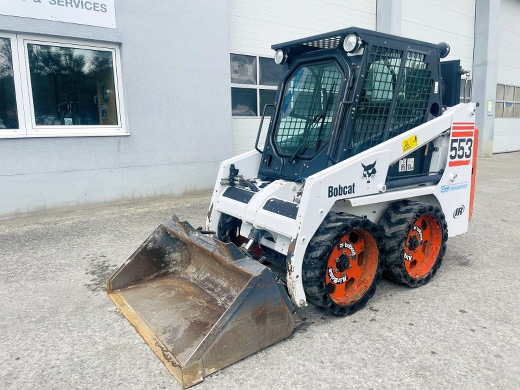 Bobcat 553 (3998) - Mini homlokrakodó: 2 kép. Bobcat 553 (3998) - Mini homlokrakodó: 2 kép.