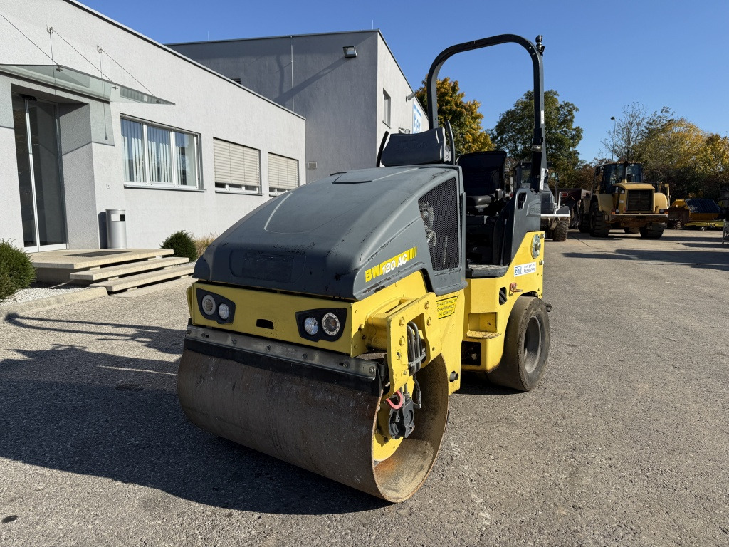 Bomag BW 120 AC-5 (111743) - Úthenger: 2 kép. Bomag BW 120 AC-5 (111743) - Úthenger: 2 kép.