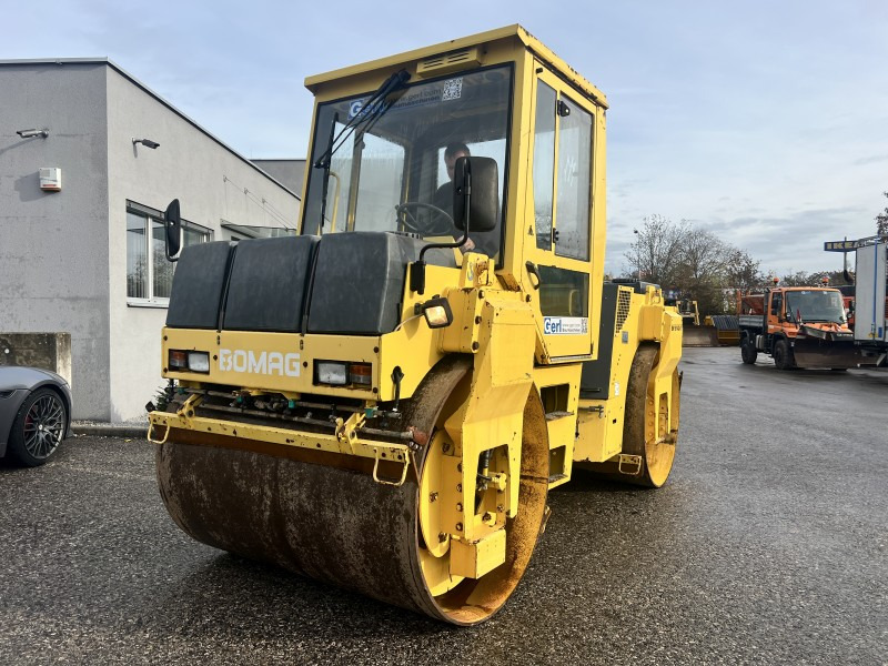 Bomag BW 151 AD-2 (111297) - Úthenger: 2 kép. Bomag BW 151 AD-2 (111297) - Úthenger: 2 kép.
