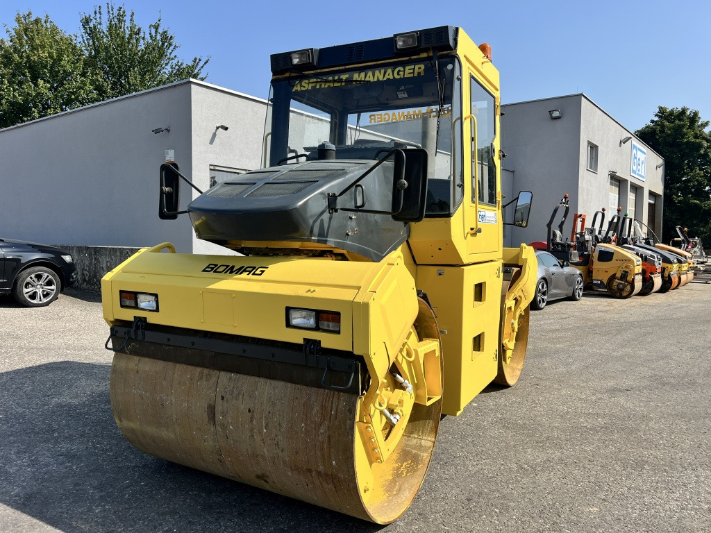 Bomag BW 174 n. Chr. (111667) - Úthenger: 2 kép. Bomag BW 174 n. Chr. (111667) - Úthenger: 2 kép.