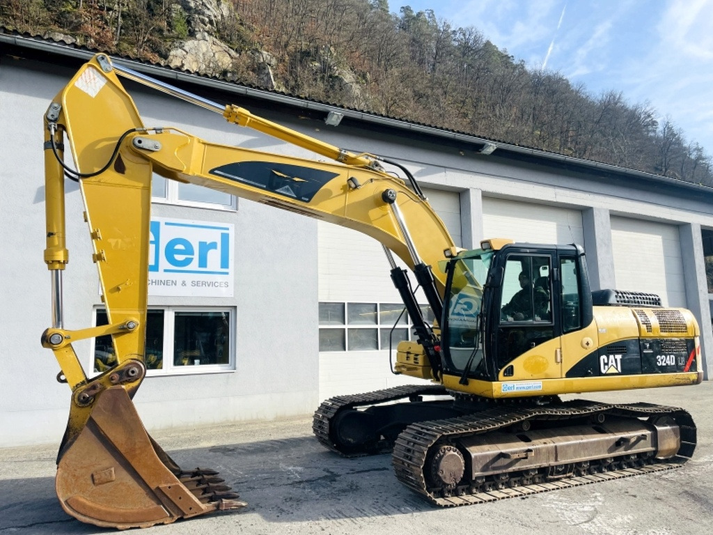 Caterpillar 324D NL (3929) - Lánctalpas kotró: 4 kép. Caterpillar 324D NL (3929) - Lánctalpas kotró: 4 kép.