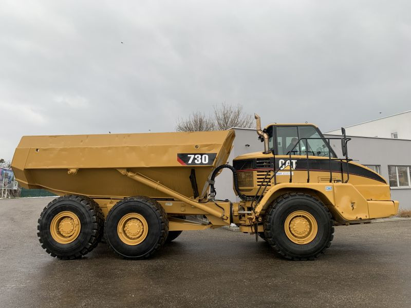 Caterpillar 730 (110387) - Csuklós dömper: 4 kép. Caterpillar 730 (110387) - Csuklós dömper: 4 kép.