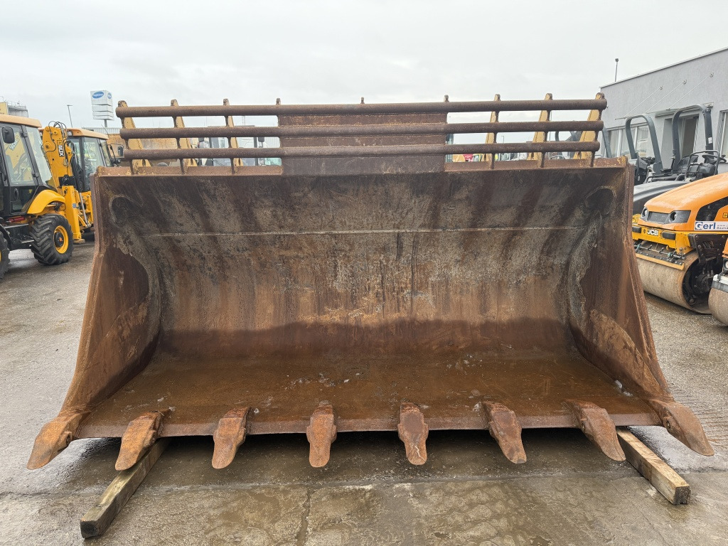 Caterpillar 980 K (111788) - Rakodókanál: 1 kép. Caterpillar 980 K (111788) - Rakodókanál: 1 kép.