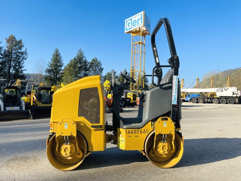 Caterpillar CB14B (3399) - Henger: 1 kép. Caterpillar CB14B (3399) - Henger: 1 kép.