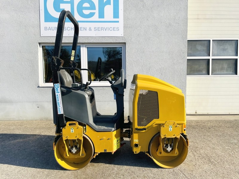 Caterpillar CB14B (3399) - Henger: 2 kép. Caterpillar CB14B (3399) - Henger: 2 kép.