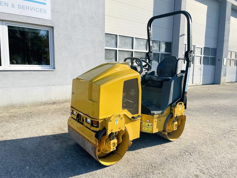 Caterpillar CB14B (3399) - Henger: 4 kép. Caterpillar CB14B (3399) - Henger: 4 kép.