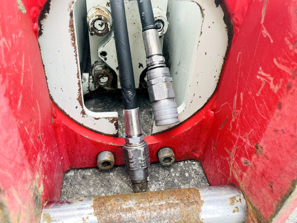 Huppi 302 (4092) - Hidraulikus törőfej: 4 kép. Huppi 302 (4092) - Hidraulikus törőfej: 4 kép.