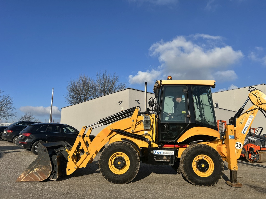 JCB 2 CX-S (111417) - Kotrórakodó: 2 kép. JCB 2 CX-S (111417) - Kotrórakodó: 2 kép.